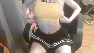 Schoolgirl with perfect body seduced her boyfriend to make love at home