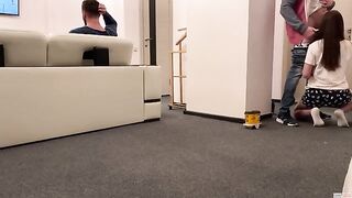 The delivery guy came to the house and the wife sucked his dick