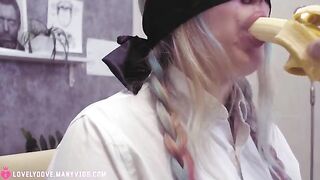 The doctor gave the address to a cute blindfolded girl