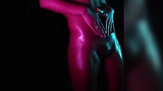 Fantasy with anal plug and dildo in a steamy solo session