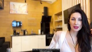 A hot MILF gets a shaking orgasm and cum in her pussy