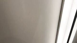 A hot chick is fucking with the sales assistant in a fitting room