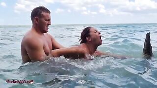Babe from the hotel has an amazing sex in the blue lagoon