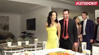 College party turns into a wild orgy with hot girls