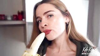 A hungry neighbor with an amazing eye contact offer a blowjob service