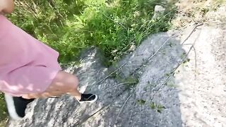 A guy picked up a girl and fucked her in the car outdoors