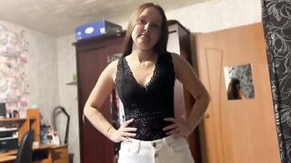 The pretty blonde is cheating on her husband with a delivery guy for three pizzas