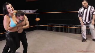 The hot brunette Nadia White dominated her opponent Glenn King in a fierce match