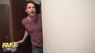 Fake hostel affair turns into intense bunk bed threesome