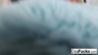 Small-breasted blonde Elsa Jean gets off by rubbing her kitty