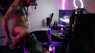 The gamer girl gets her pussy railed while playing Destiny 2, a wild ride!