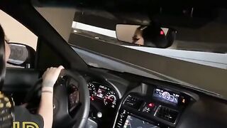 A beauty gave a deep blowjob to her new lover in the car park
