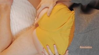 One outfit for two passionate amateurs on vlog