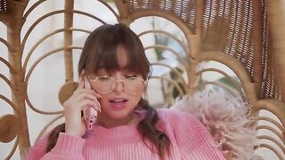 Skinny babe Riley Reid masturbates on the phone for you