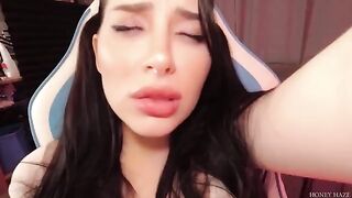 A teen gamer cheats on her BF with a stepbro, showcasing honey haze