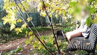 Guy showed his dick to the hot MILF in the park