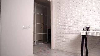 Surprise for the boyfriend turned into sex with a courier
