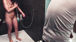Babe ruined guy’s orgasm while giving him a handjob in the shower