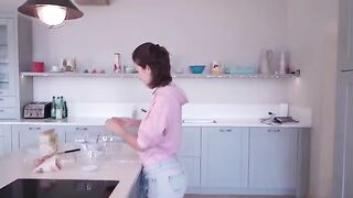 I cook and undress at a friend's house, showcasing sensual vibes