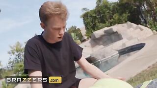 Curvy MILF Dee Williams and stepdaughter Daya Knight ride Jimmy's cock