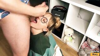 A cute girl sucks cock, not like other girls rolling bags