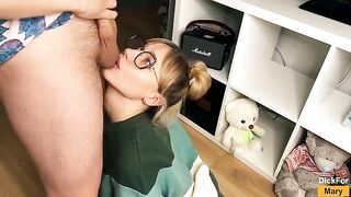 A cute girl sucks cock, not like other girls rolling bags