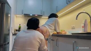 A beautiful woman has sex with her beloved in a romantic session