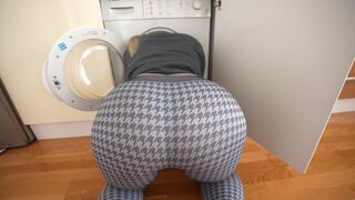 Guy helped his stepsister after the washing machine jammed