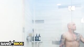 Cute PAWG Mia Malkova seduces her stepbrother to get fucked hard