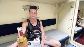A hot chick is fucking with her friend on the train, it’s really great