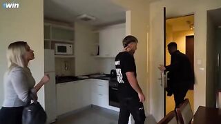 The girl tastes the houses with her ass - Villa Anderson