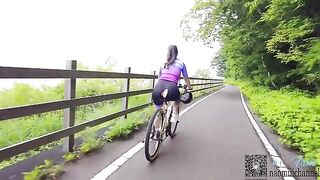 A hot woman has sex while cycling, what a beautiful sight!
