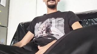 A dream of erotic comes true for a guy while training at the gym