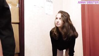 A beautiful thief got caught for taking chips and was punished