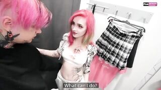 A babe got fucked in the fitting room by a clever guy