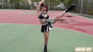 Cheerleader girl has sex on the city streets and swallows the guy’s semen
