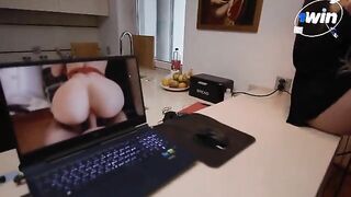 Fix my laptop and you'll get a piece of my pie!