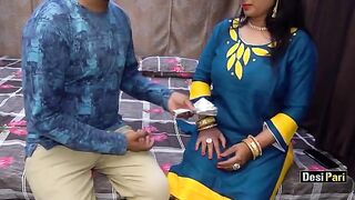 Desi Pari aunty fucks for money with clear Hindi audio, showcasing her seductive charm