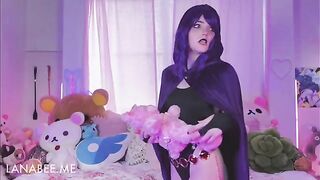 Raven discovers StarFire's toys and experiments in a playful way