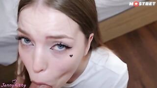 The delivery girl was thanked with a cock after receiving a parcel
