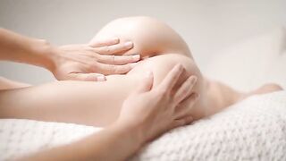 Massage with a happy end and a real orgasm for a girl