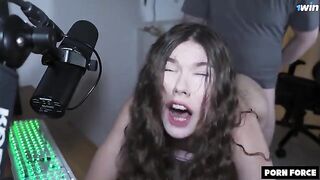 A streamer finally does something right for a change, creating quality content