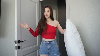I Share a Bed with My Little Stepsister - Anny Walker