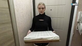 The hot girl was late for pizza delivery