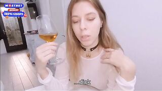 Finger fucking is for amateurs, I do it like a pro!