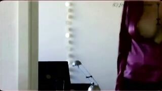 A peep show behind the big tits of eponer