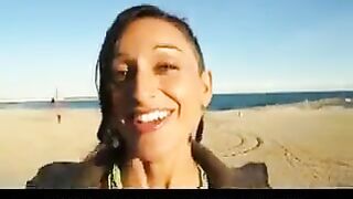 Juicy nigersh gets a guy's dick on her cheek