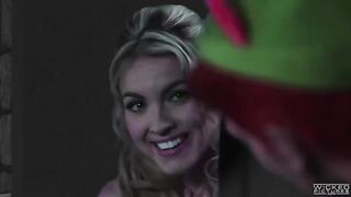Keira Nicole gets banged by Peter Pen on the bed