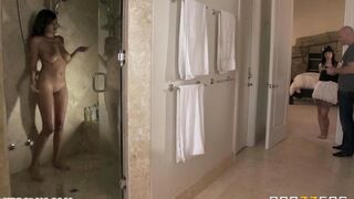Babe called the guy and invited him to fuck in bedroom