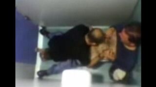 The camera in the toilet saw how gays were sucking cock